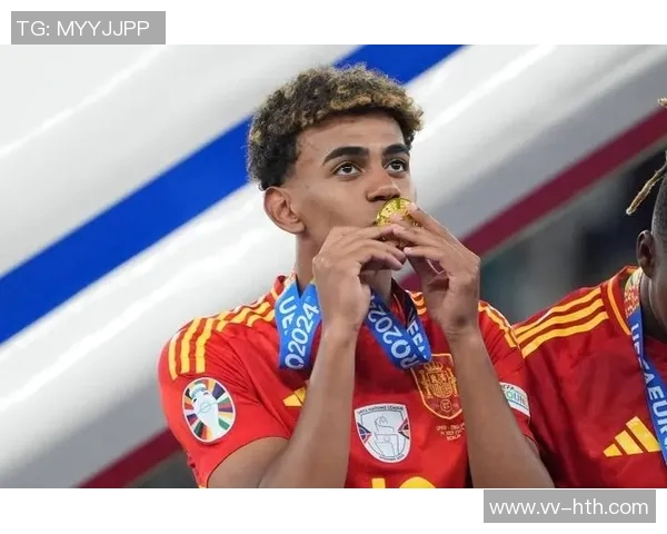 心系男友亚马尔复出战场女友热情助威全场目光聚焦